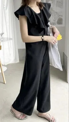新品未開封大人のフリル。Vネックワイドサロペット