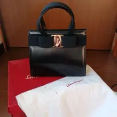 Salvatore Ferragamo ヴァラリボン　ハンドバッグ