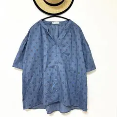 【美品】アフタヌーンティー　リバティブラウス　バンドカラー　青　ゆったりのサムネイル