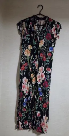 ZARA BASIC 花柄 ワンピースのサムネイル