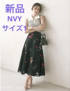 【新品未使用】完売25SS新作 SNIDEL フレアプリントスカート　ネイビーM