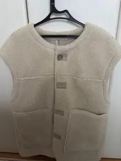 ベージュ フリース ベスト