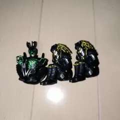 仮面ライダーオーズ　グリードまちぼうけ　カザリ2体　ウヴァ1体