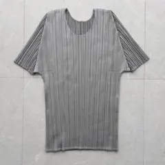 PLEATS PLEASEイッセツミヤケ グレー 半袖トップス - メルカリ