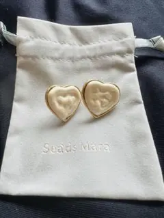 Seads Mara ハート型ピアスのサムネイル