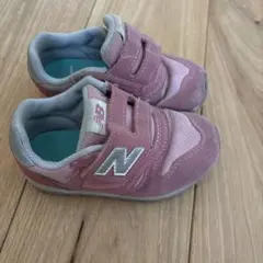ニューバランス ピンク　16センチ