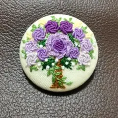 54.刺繍ブローチ　ハンドメイド