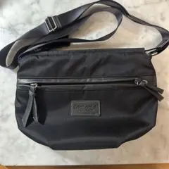 キューブオブエフ　黒 ナイロン サコッシュ ショルダーバッグ