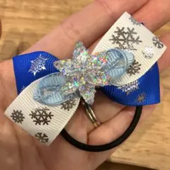 【全長7.5cmほど】大きめ　雪の結晶モチーフ　冬　リボンヘアゴム