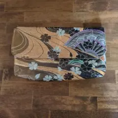 扇子と花柄のちょっと大きめクラッチバッグ