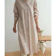 新品タグ。URBAN RESEARCH DOORS フラワープリントワンピース