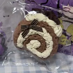 CUDLUGLE クリームロール風スクイーズ ブラウンリボン付き