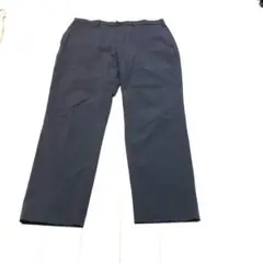 未使用品。GUのネイビーグレーの撥水性ある風を通さないパンツ