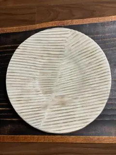 後藤義国　粉引き　しのぎのお皿