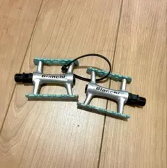 Bianchi ビアンキ　フラットペダル　チェレステカラー　ロードバイクのサムネイル