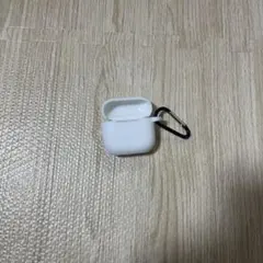 ホワイト イヤホンケース カラビナ付き AirPods4対応