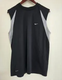 Nike　ナイキ　 DRI-FIT ノースリーブタンクトップ　黒　ブラック