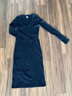 フランスデザイン　Uネック　シンプルワンピース　ブラック　ストレッチ