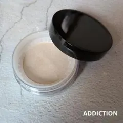 【残70%】ADDICTION インビジブルエッセンスルースパウダーグロウ001のサムネイル