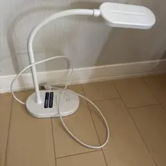 LEDデスクランプ ホワイト USBポート搭載