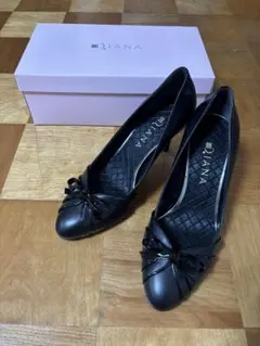 ✳︎新品未使用　DIANA ブラックパンプス　エナメルリボン