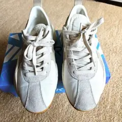 美品 オニツカタイガー アクロモント ホワイト スニーカー