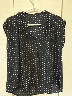 ノースリーブ黒白水玉シャツ