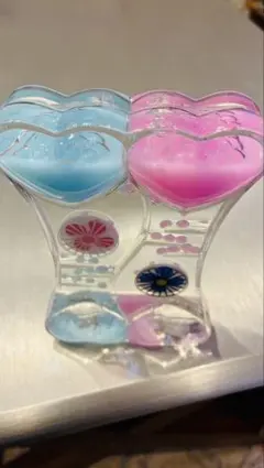 オイルタイマー　ハート型の水色とピンクのオイルタイマー　リラックス効果　知育玩具