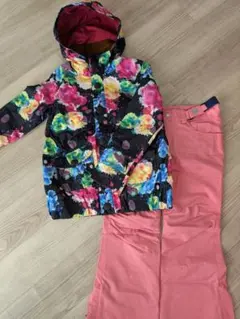 スノーボードウェアセット（ジャケット・ピンクパンツ）