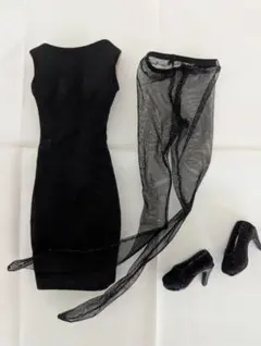 トナードール　TylerWentworth　アウトフィット　シンプルなワンピース