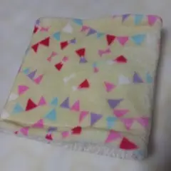 カラフル三角形模様のフリースマフラー