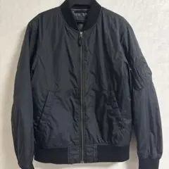 ユニクロ　ジャンパー　黒　Ｓサイズ
