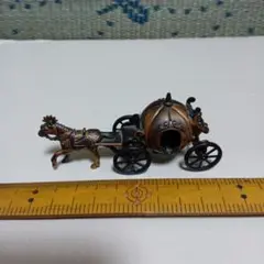 ブロンズ製馬車と馬の置物　えんぴつ削りもついている！