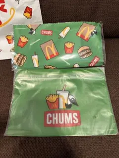 マクドナルド福袋 CHUMSコラボジップポーチとクリーナークロス 緑