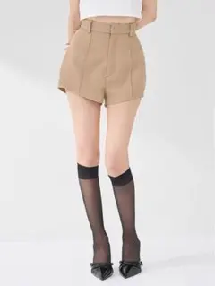 ダーリッチ 美シルエットショートパンツ ivory - メルカリ