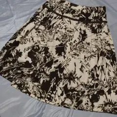 ✨美品✨✿花柄スカート　ワールドのサムネイル