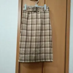 膝下チェック　タイトスカート　ベルト付き