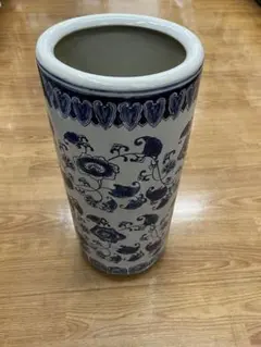 ⭐︎上品⭐︎ ブルーとホワイトの陶器製傘立て だ円型 - メルカリ