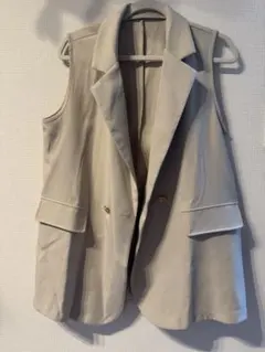 ベージュ ノースリーブ ベスト ダブルボタン