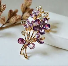 すみれ色の花束ブローチ　煌めきグラデーション　永く使える　菫色　ストールピン