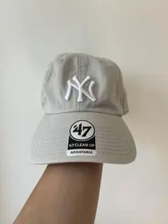 47 BRAND neweraキャップ　ライトグレー
