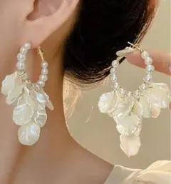 新品　パール　フラワー　ピアス　フープピアス　 結婚式　ホワイト　お花
