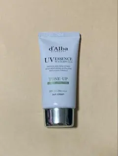 ダルバ UVエッセンス 　トーンアップ サンクリーム グリーン　緑　日焼け止め