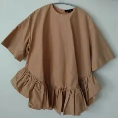 美品　Drawer ベージュ フリルシャツ 36のサムネイル