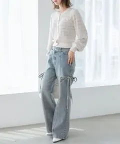マジェスティックレゴン スリットビジューフレアデニムパンツ ブルー Mサイズのサムネイル
