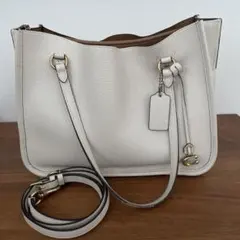 COACH　トートバック　ショルダーバッグ　ショルダーストラップ付き　ホワイト