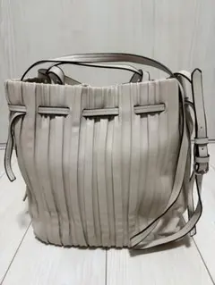 お値下げ‼️ZARA プリーツデザイン ハンドバッグ&トートバッグ ベージュのサムネイル