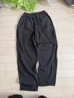 ブラックデニム ストレートパンツ