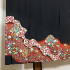伝統的な花柄の黒赤のれん横〜107–丈〜102!
