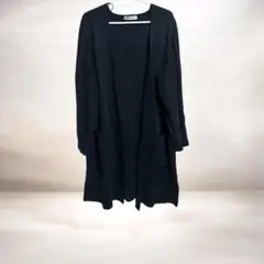 黒のポケット付きニットカーディガン